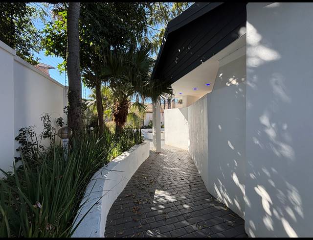 5 BEDROOM HOUSE FOR SALE IN WATERKLOOF RIDGE